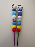 Ergonomic beaded crochet hook standing kitty