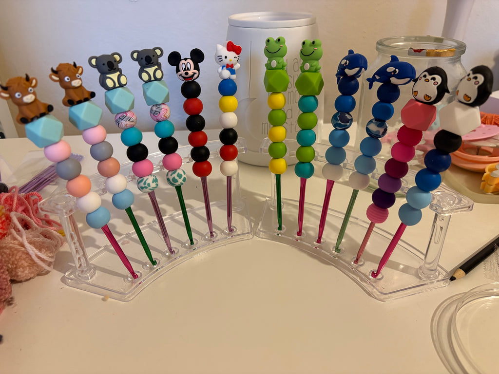 Custom Crochet Hook | Personalised Ergonomic Crochet Hook | Silicone Bead Crochet Hook | Cute Character Crochet Hook | Gift for Crocheter